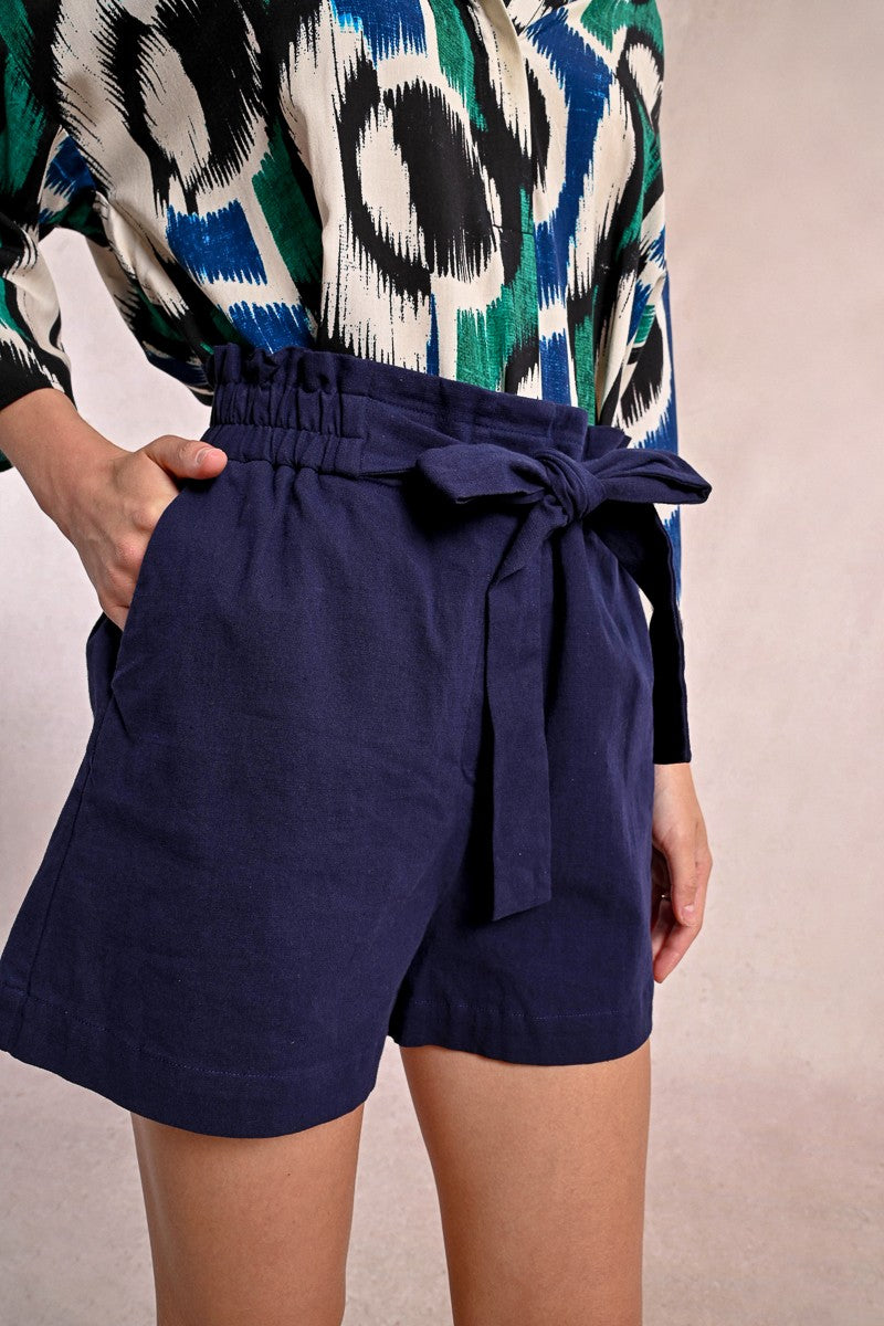 Short corto con lazada azul