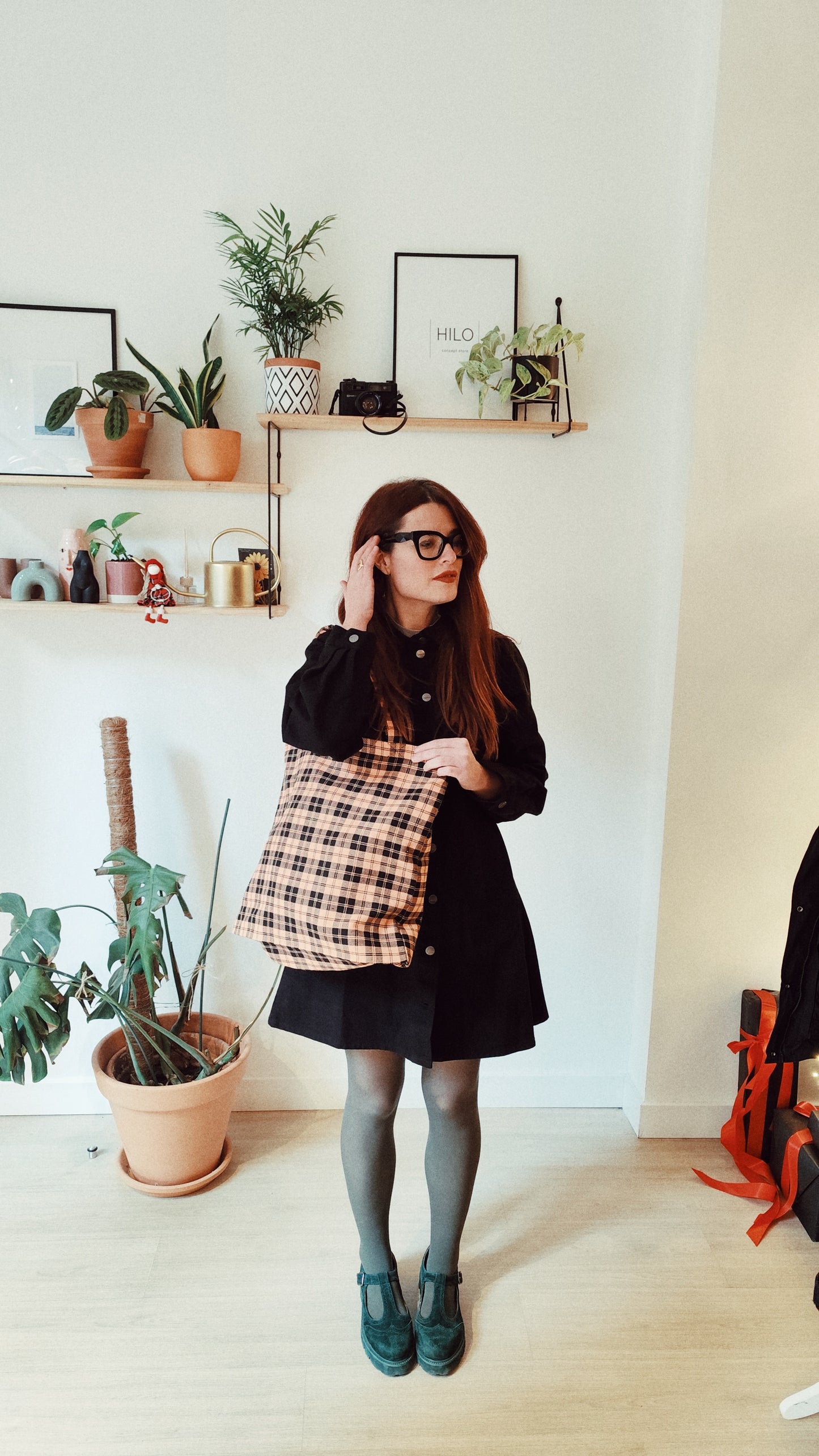 Tote melocotón y negro.