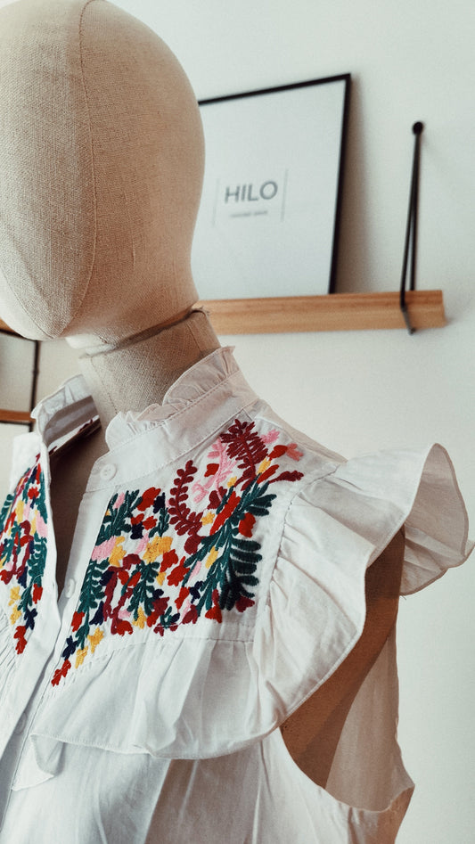 Blusa Blanca Bordado Floral Elda — Zíngara
